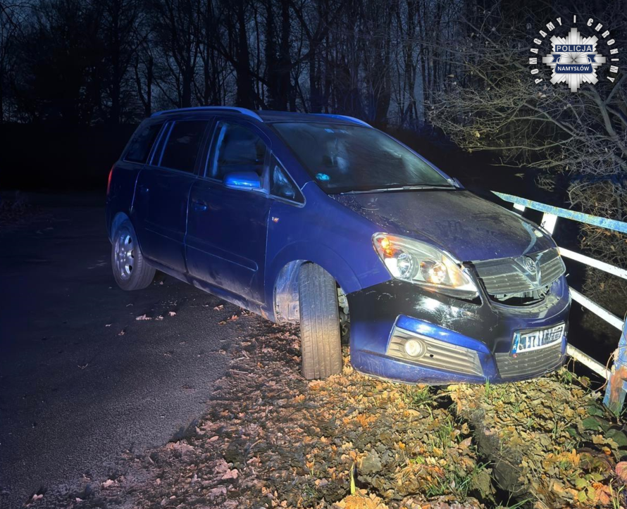 zdjęcie:rozbity samochód