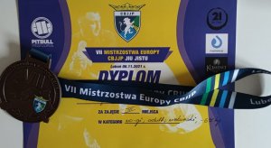 Dyplom i medal za zajęcie trzeciego miejsca w zawodach sportowych.