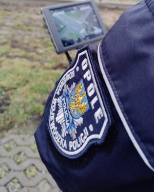 zdjęcie: policjantka podczas działań